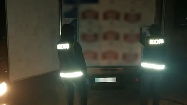 Konya'da durdurulan kamyondan 3 milyon 350 bin adet kaçak makaron çıktı
