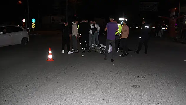 Konya'da elektrikli bisiklet otomobille çarpıştı: 2 yaralı
