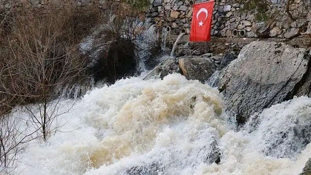 Konya'da eriyen kar suları Göksu Nehri'ni coşturdu