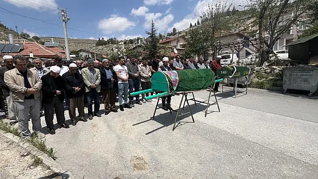 Konya'da ev yangınında hayatını kaybeden yaşlı çift toprağa verildi