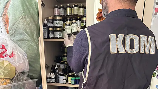 Konya'da evde kaçak klinik operasyonu: Binlerce tıbbi malzeme ele geçirildi