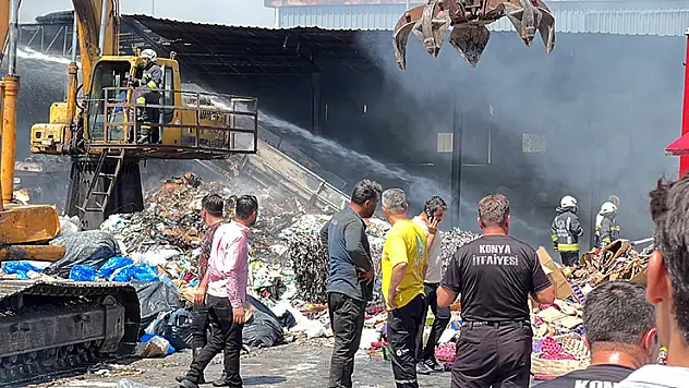Konya'da fabrikada teneke sürtünmesi yangına neden oldu