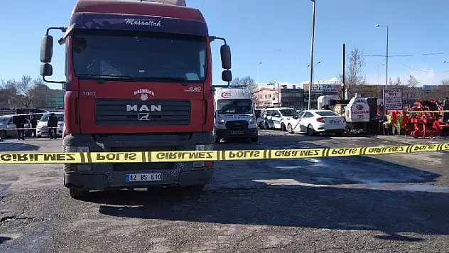 Konya'da feci kaza: Tırın altında kalan yaya hayatını kaybetti

