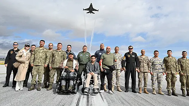 Konya'da gaziler 3. Ana Jet Üssü'nde Türk Yıldızları ve SOLOTÜRK özel gösterileriyle ağırlandı