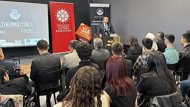 Konya'da 'Gerçek Bilgiye Ulaşma ve Dezenformasyonla Mücadele' paneli yapıldı