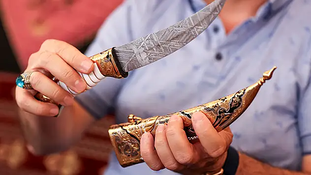 Konya'da gök taşından takı ve bıçak üreten girişimci hobisini sektöre taşıyor