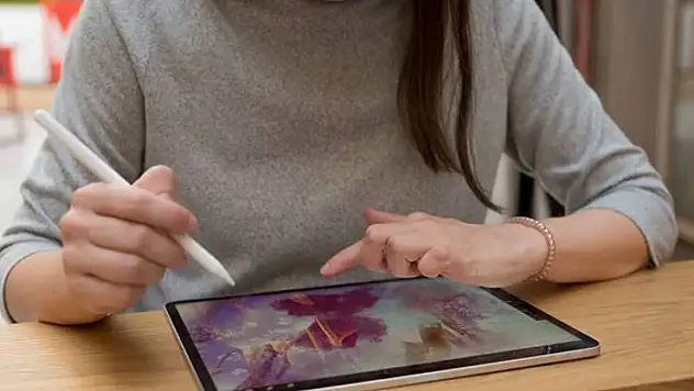 Konya'da görme engelli ortaokul öğrencilere tablet ve özel kalem desteği
