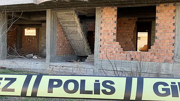 Konya'da günlerdir evine gitmeyen genç inşaatın bodrumunda ölü bulundu