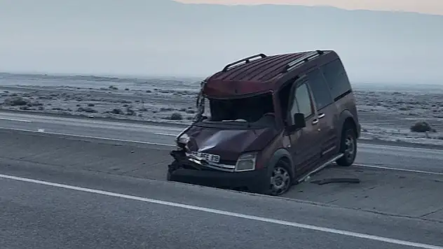 Konya'da hafif ticari araç takla attı: 1 yaralı