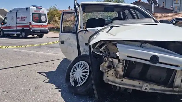 Konya'da hasta taşıyan ambulans ile otomobil çarpıştı: 2 yaralı