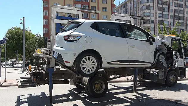 Konya'da hatalı dönüş kazası: 3 yaralı