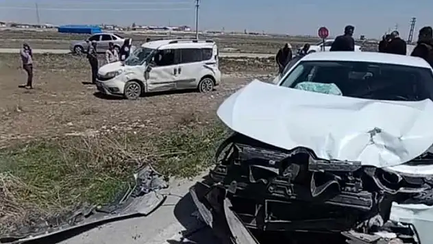 Konya'da iki araç çarpıştı: 1 yaralı
