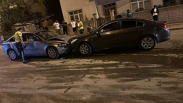 Konya'da iki ayrı kazada 6 kişi yaralandı