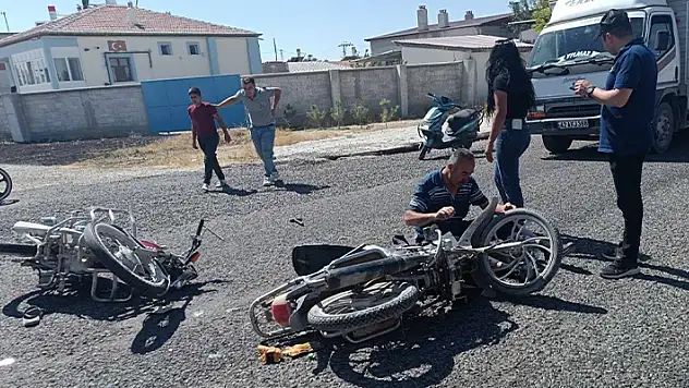 Konya'da iki motosiklet çarpıştı: 3 yaralı
