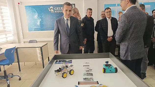 Konya'da iki okula robotik kodlama ve zeka oyunları sınıfı kazandırıldı
