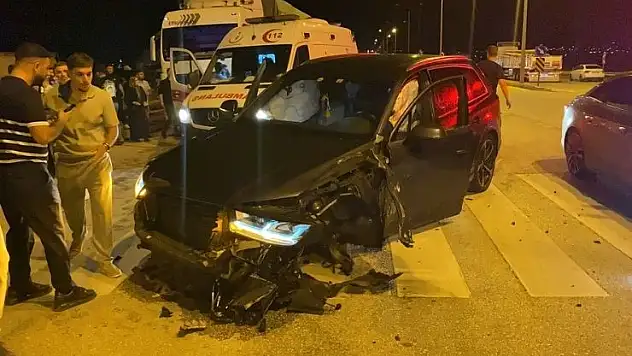 Konya'da iki otomobil çarpıştı: 3 yaralı
