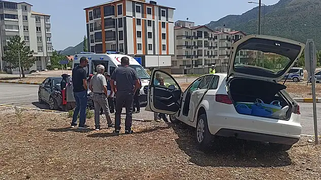 Konya'da iki otomobil çarpıştı: 5 yaralı