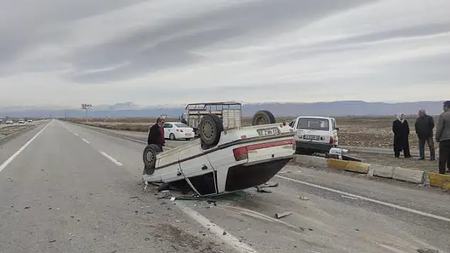 Konya'da iki otomobil çarpıştı: 8 yaralı
