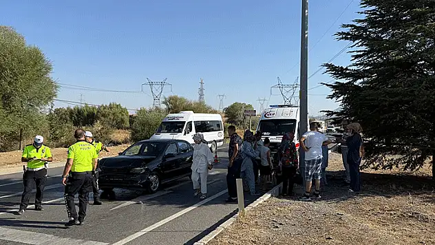 Konya'da iki otomobilin çarpışması sonucu 4 kişi yaralandı