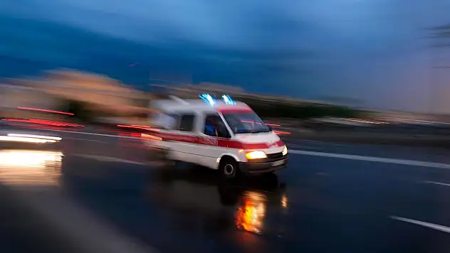 Konya'da iki otomobilin çarpışması sonucu 1'i çocuk 3 kişi yaralandı