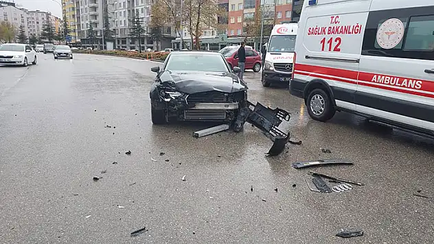 Konya'da iki otomobilin çarpışması sonucu 3 kişi yaralandı