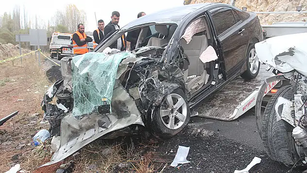 Konya'da iki otomobilin çarpıştığı kazada 1 kişi öldü, 3 kişi yaralandı