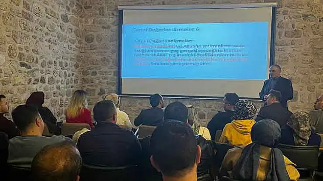 Konya'da İstiklal Marşı derinlemesine ele alındı