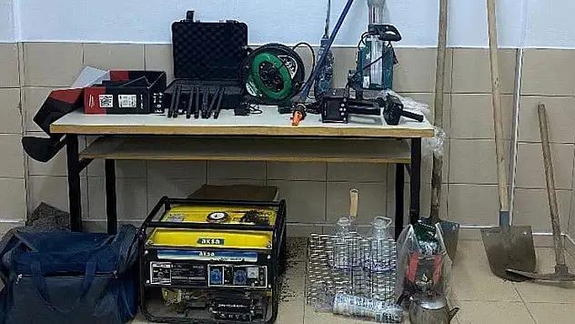 Konya'da kaçak kazı yapan 8 kişi yakalandı