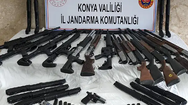 Konya'da kaçak silah operasyonu: 26 tüfek ve 3 kuru sıkı tabanca ele geçirildi
