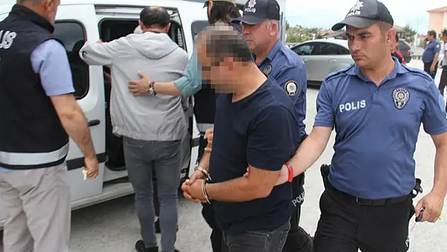 Konya'da kaçak tabanca imalathanesine baskın: 3 gözaltı
