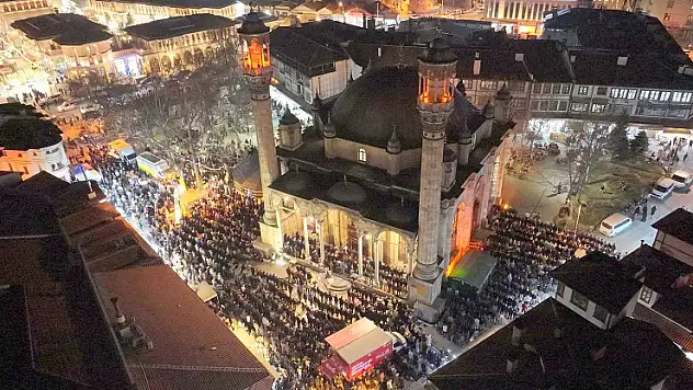 Konya'da Kadir Gecesi'nde camiler doldu taştı