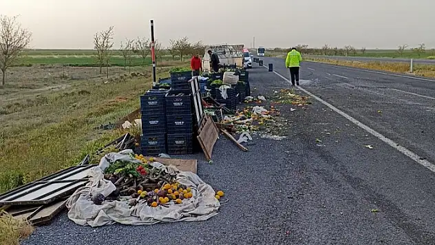 Konya'da kamyonet devrildi: 2 yaralı