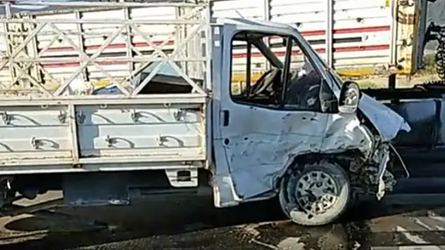 Konya'da kamyonet ile otomobil çarpıştı: 8 yaralı
