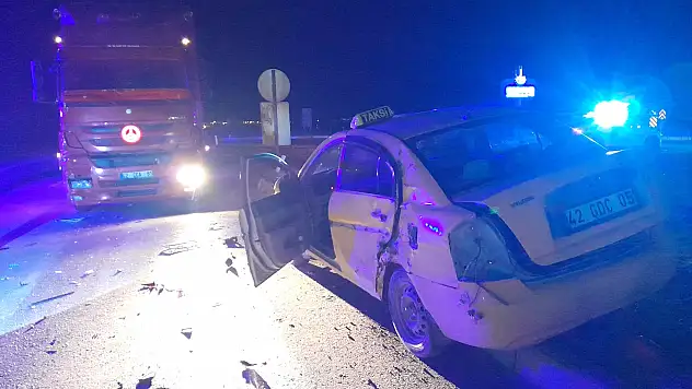 Konya'da kaza: Tır ile ticari taksi çarpıştı 1 yaralı