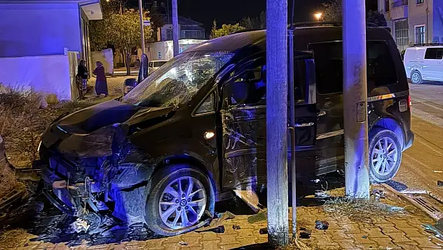 Konya'da kaza yaparak savrulan motosiklet yayalara çarptı: 5 yaralı