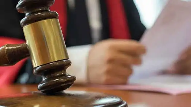 Konya'da kırmızı ışıkta öğretmenin aracına çarpıp ölümüne neden olan sürücü hakim karşısına çıktı