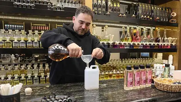 Konya'da kolonya tezgahları bayram yoğunluğunda