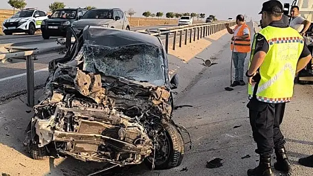 Konya'da kontrolden çıkan otomobil bariyerlere çarptı: 1 yaralı