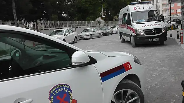 Konya'da kontrolden çıkan otomobil bariyerlere çarptı: 1 yaralı