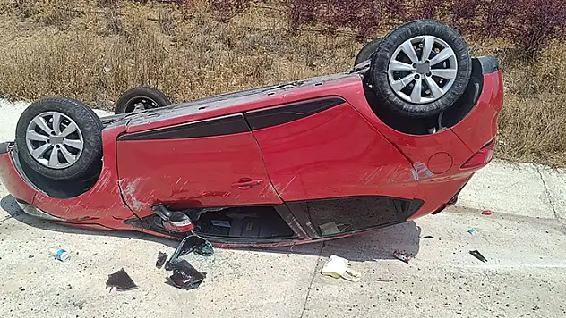 Konya'da kontrolden çıkan otomobil devrildi: 4 yaralı
