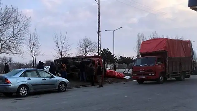 Konya'da kontrolden çıkan tır park halindeki araçlara çarptı: 1 ölü
