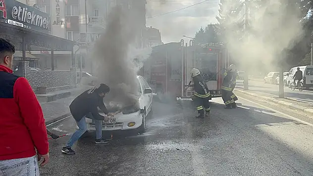 Konya'da korkutan yangın! Seyir halindeki otomobil dumanlar içinde kaldı