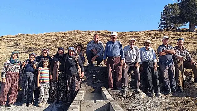 Konya'da köy halkı, imece usulü çeşme inşa etti