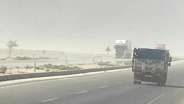 Konya'da kum fırtınası etkili oldu