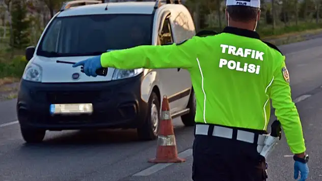 Konya'da kural ihlali yapan bin 596 sürücüye ceza kesildi
