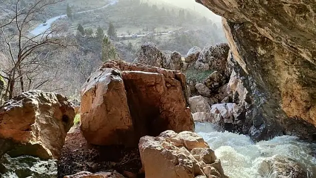 Konya'da kuruyan şelale yağışlarla coştu