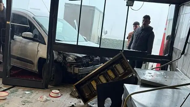 Konya'da lavaş getirdiği dönerciye aracıyla girdi