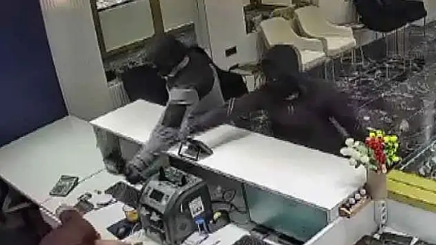 Konya'da maskeli soyguncuların hedefi olan kuyumcu o anları anlattı