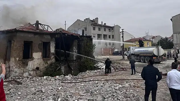 Konya'da metruk evde yangın
