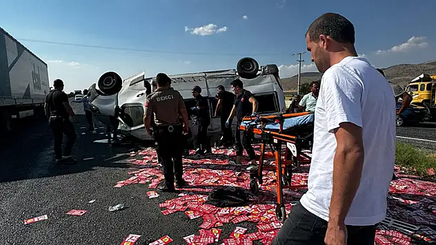 Konya'da minibüs takla attı: 4 yaralı